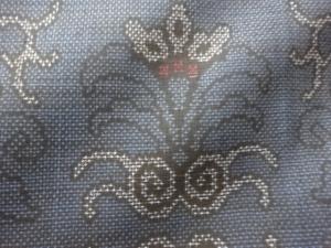 アンティーク　草花模様織出し本場泥大島紬着物（5マルキ）